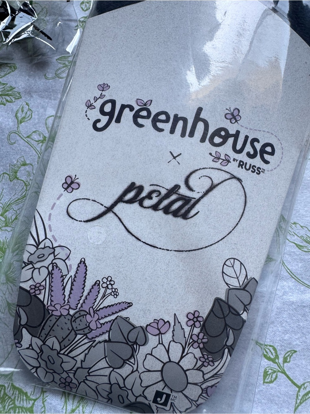 ♾️☀️ Ariana Grande Greenhouse x Petal Exclusive Flower Plushie with Petal Clips - Picture 3 of 5